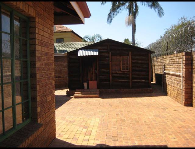 3 BEDROOM HOUSE SOLD IN MAGALIESKRUIN